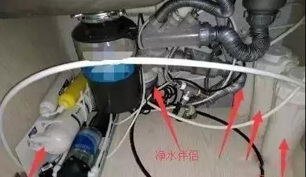 客戶說裝了一臺凈水器，比我的便宜！看到實(shí)物我忍不住笑了！